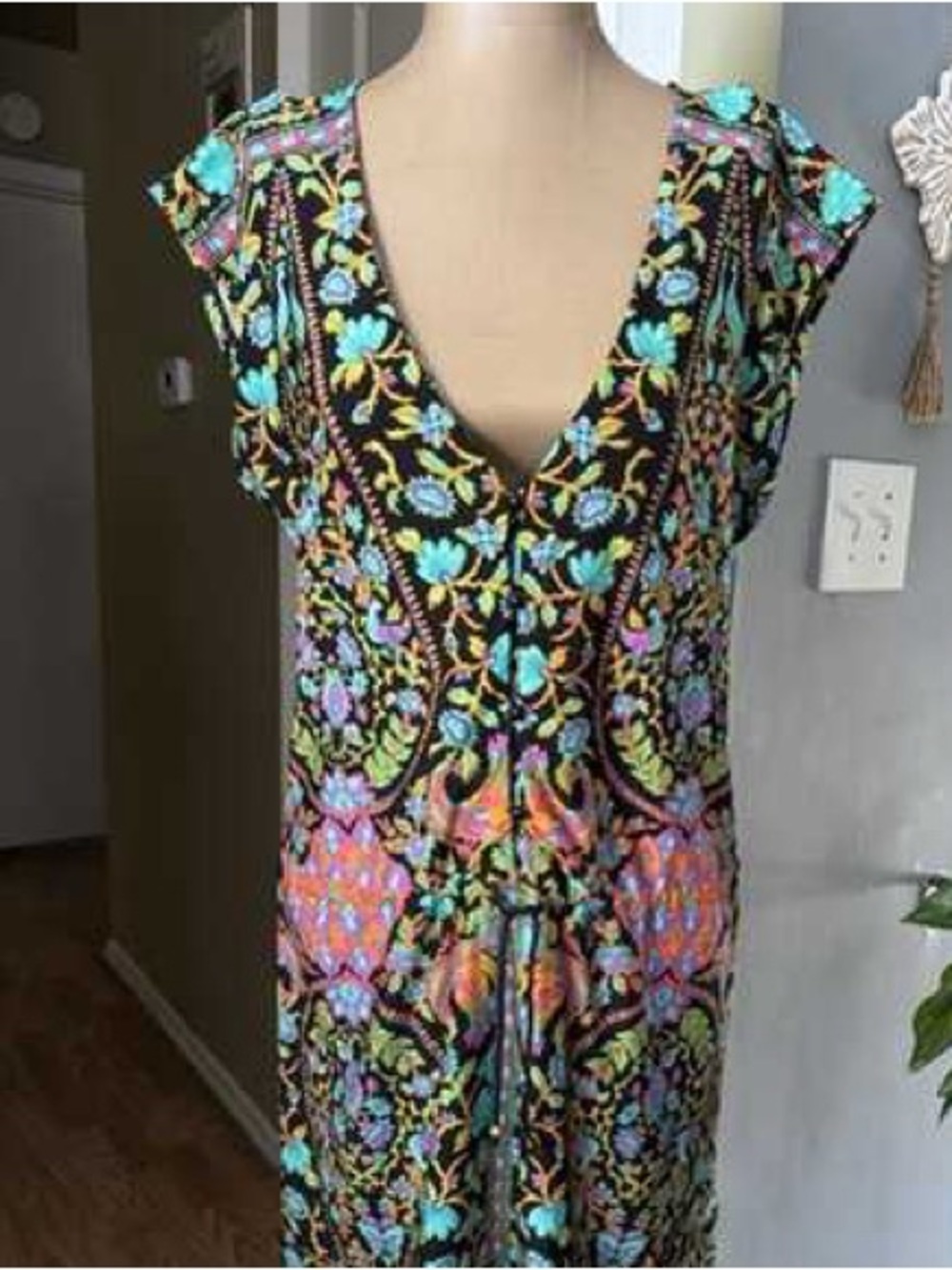 Preowned Nanette Lepore Boho Vibrant Floral V-Neck Shift Dress Size Small